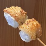 根津 焼鳥 照隅 - 皮はパリ！っと、身はしっとりジューシーこの絵面だけ唾液が充満して酒が進みます！笑笑