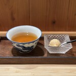 根津 焼鳥 照隅 - ほうじ茶とアイス