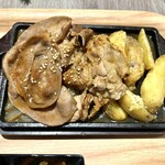 牛角焼肉食堂 - 全部盛り定食の鉄板プレート