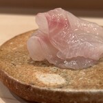 登喜和鮨 - 地物 店内活〆雉羽太刺し