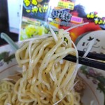 中華麺房 東龍 - 麺リフト⤴️特製タレが絡んで美味♪