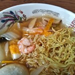 黄養軒 - 麺の焼色は芳ばしさの証？