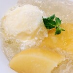 十三夜の月 - ■特製デザート：桃のコンポートとバニラアイス