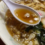 みた食堂 - 昭和中華そばのスープに舌鼓⤴️⤴️⤴️