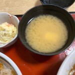 みた食堂 - 味噌汁ついてる