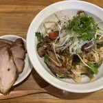 中華川食堂 - 限定麺『Ａ５和牛カルビと夏野菜の麻辣和えそば（麺大盛り、焼豚トッピング）