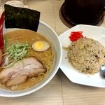 てっちゃんの味源 - とん醤油半チャーハン