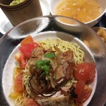 Tentsuu Saikan - 油淋鶏冷麺　竹筒炒飯、玉ねぎスープ、漬物付