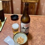 三好弥 - 瓶ビール大600円、無料の柿の種