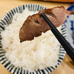 炭焼き牛たん 東山 - こちらがとんたん、コリッコリの食感…もう少し柔らかさを求む笑