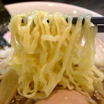 おおぜき中華そば店 - 焼き干し中華そば・手もみ平打ち麺（750円）＋味玉（100円）