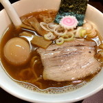 おおぜき中華そば店 - 焼き干し中華そば・手もみ平打ち麺（750円）＋味玉（100円）