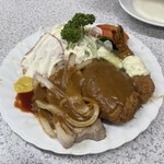 洋食専門 とん助 - Cセット(エビフライ・ポークチャップ・ミンチコロッケ・ハムサラダ)♪