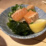 魚の店 オカモ倶楽部 - 炙りサーモン刺し