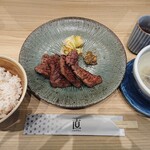 仙台 肉のいとう 炭火焼牛たん 直 - 