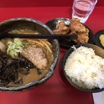 らーめん巖窟王 - ランチセット・ザンギセット・焼き醤油・中太麺ストレート・中めし（1,150円）、味たまご（+120円）、きくらげ（+120円）