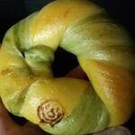 アントル コビンヌ - 南瓜×法蓮草ベーグル