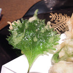 新料理 都留野 - 生雲丹天麩羅　ズームアップ