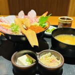 三代目網元 魚鮮水産 - これがお昼の定食