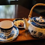 iro - 凍頂烏龍茶のセットと、サービスのドライフルーツ。どちらも極上でした