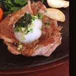 ステーキハンバーグ＆サラダバー けん - ★マークは無し…
納得と満足、感動を望んではいけないのね…
180g…ないよね？ショートカット…不正だ。