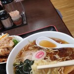 丸福 - 懐かしいしょうゆラーメン