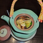 やっちろ - 今季初　松茸のみ土瓶蒸し　蛤の出汁ブラス松茸盛りだくさんでした