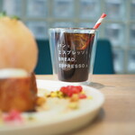 BREAD,ESPRESSO & - 桃のフレンチトースト（2000円） ドリンクセットでアイスコーヒー