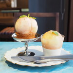 ペチカスケマサコーヒー - まるごと白桃レアチーズ（920円） まるごと白桃タルト（920円） 