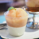 ペチカスケマサコーヒー - まるごと白桃レアチーズ（920円）