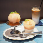 ペチカスケマサコーヒー - まるごと白桃レアチーズ（920円） まるごと白桃タルト（920円） アイスラテ（600円）