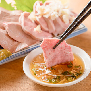 鮮度抜群の肉刺し