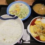 松屋 - チーズうまトマハンバーグ定食大盛　930円