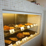 カフェ ラ レクレ - お店ではパンも販売