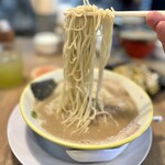 久留米とんこつラーメン 松山分校 - 麺リフト。