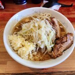 ラーメン二郎 - 小ラーメン。麺少なめ野菜少なめ　ニンニクマシマシ。