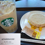 スターバックスコーヒー - アイスラテ•あらびきソーセージパティ＆スクランブルエッグ イングリッシュマフィン　¥930