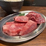 炭次郎 - 黒毛和牛カルビ、ハラミ