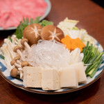 びーふてい - 白菜や水菜、 えのき、しめじ、椎茸、 浅葱、マロニーなど