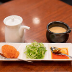 びーふてい - にんにくラー油を胡麻ダレ、 もみじおろしをポン酢、 九条葱