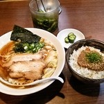 一刀流らーめん - ラーメンと豚味噌丼