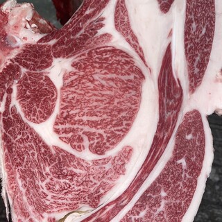 A rare Yakiniku (Grilled meat) that buys the highest quality Kobe beef whole.