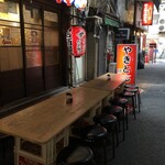 もつ焼き酒場　豚坊 - いい雰囲気を醸しています。