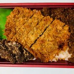 鯨専門店 くらさき - 鯨カツ、鯨のそぼろ煮2