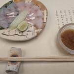 柚木元 - コチの薄造り 蓮芋の茎 紅葉おろし 蓮芋の茎の食感とほのかな甘みが新鮮