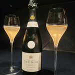 西麻布 焼肉 X - 乾杯のシャンパン