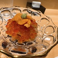 鮨 奏 - ウニといくらの小丼　イクラもプチンとしっかりしてて、ウニのクセがゼロでほのかな磯の香りで目閉じちゃう　これらの素材に負けないくらい主張がある米の旨さ