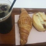 YEBISU GARDEN CAFE - アイスコーヒーとパン