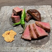 銀熊茶寮 - 黒毛和牛サーロインとフィレの鉄板焼きの食べ比べ。美味し。