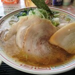 中華そば ちくりん - 着丼から香る魚介煮干しスープが堪らない。チャーシューも美味しそう。